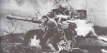 88-mm-Pak Scheunentor Acht Acht Pak Russian mud px800