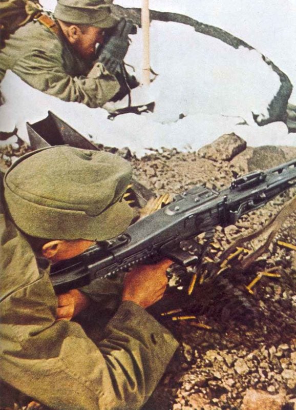 Gebirgsjäger im Kaukasus mit MG42
