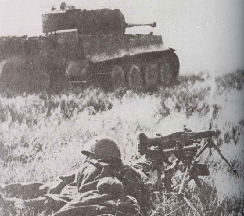Italienische Soldaten mit einem MG42