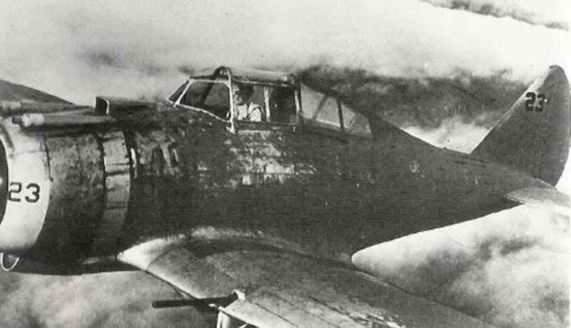 Seversky P-35 mit olive-farbener Tarnbemalung