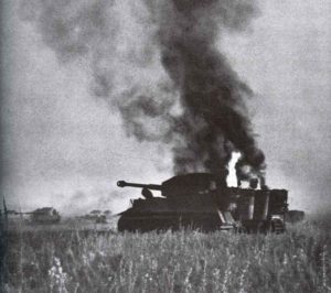 von der sowjetischen Abwehr in Brand geschossener Tiger
