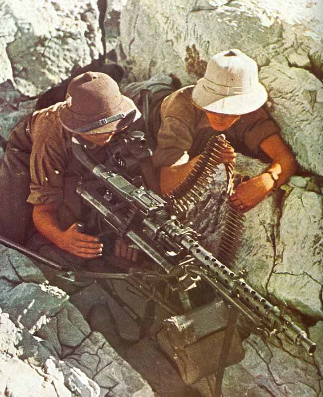 Maschinengewehr MG 34 5 MG 34 auf Dreibein mit Zielfernrohr