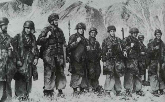 Die deutschen Fallschirmjäger, welche Mussolini befreiten.
