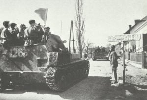 Russische Panzer fahren nach Österreich