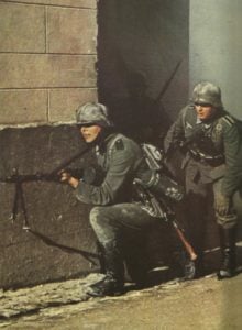 Deutsche Infanterie im Strassenkampf