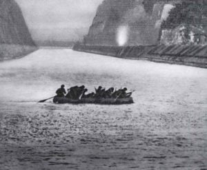Deutsche Sturmtruppen überqueren den belgischen Albert-Kanal  