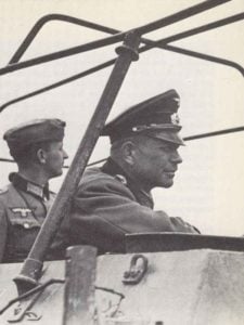 General Guderian in seiem Befehls-Schützenpanzer