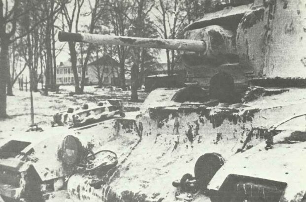Infanteriepanzer Matilda in Aktion bei der Unterstützung russischer Infanterie Matilda Russia 1942 px800