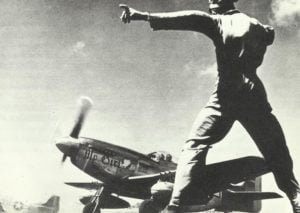 P-51 Mustang Langstreckenjäger starten von Iwo Jima