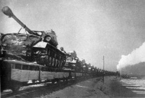 T-34/85 Panzer auf dem Weg zur Front