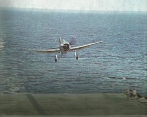 F6F fliegt USS Yorktown an