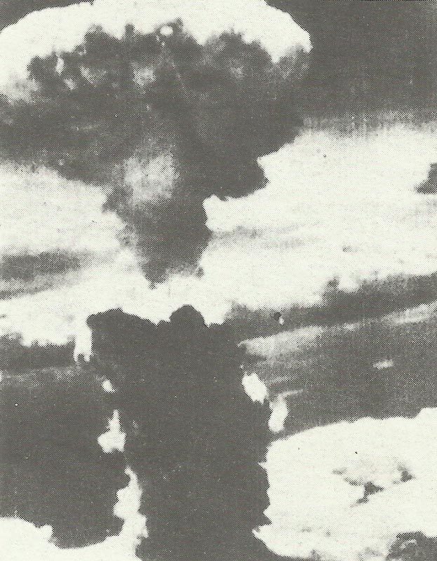 Die Atombombe und ihr Einsatz über Japan 14 Atompilz über Nagasaki