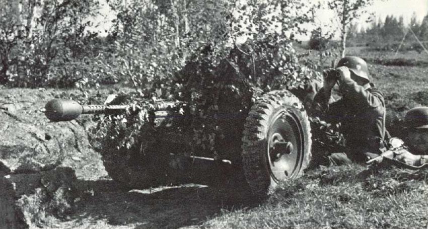Pak 36 mit geladener Stielgranate
