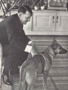 Hitler mit Hund.