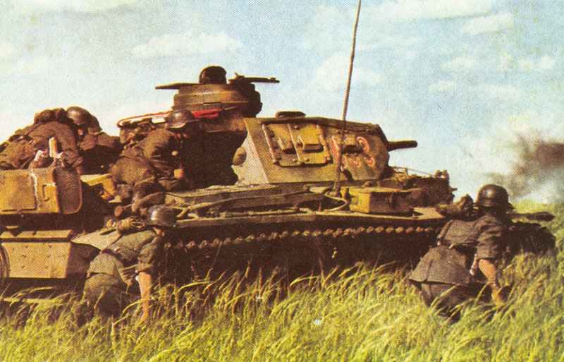 PzKpfw III dient hier der Infanterie als Feuerschutz