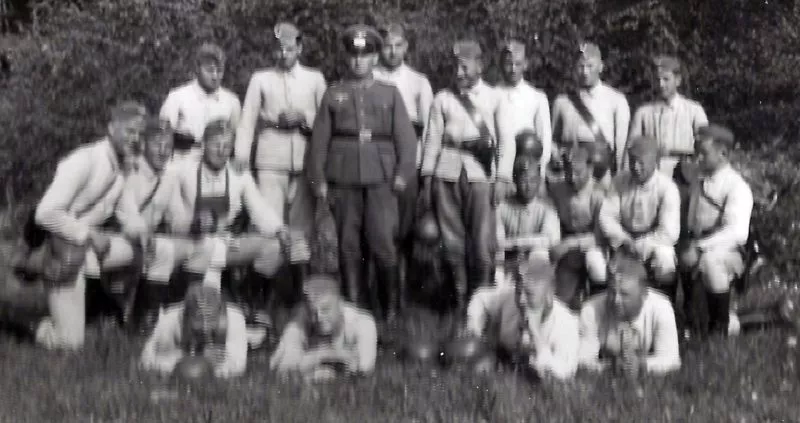 Fotos eines Landsers im 2. Weltkrieg 53 Soldaten der 214. Infanterie-Division