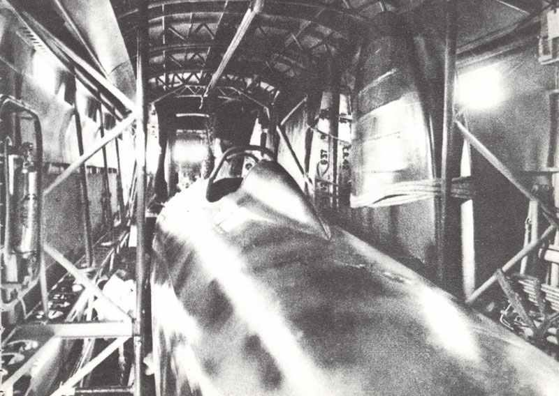 Der Feldzug in Ostafrika 1940-1941 6 Fiat CR-42 Falco Doppeldecker-Jäger im Laderaum einer Transportmaschine SM82 Canguro