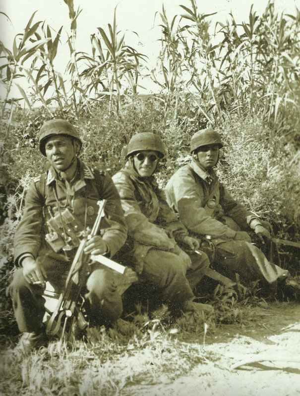 Wehrmacht Kriegsgliederung Balkanfeldzug 6 Zigarettenpause Fallschirmjäger auf Kreta