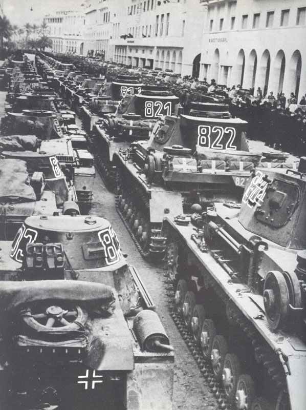 21. Panzer-Division beim DAK 5 Truppenparade Afrika Korps in Tripolis
