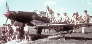 Bodenpersonal eines Junkers Ju87