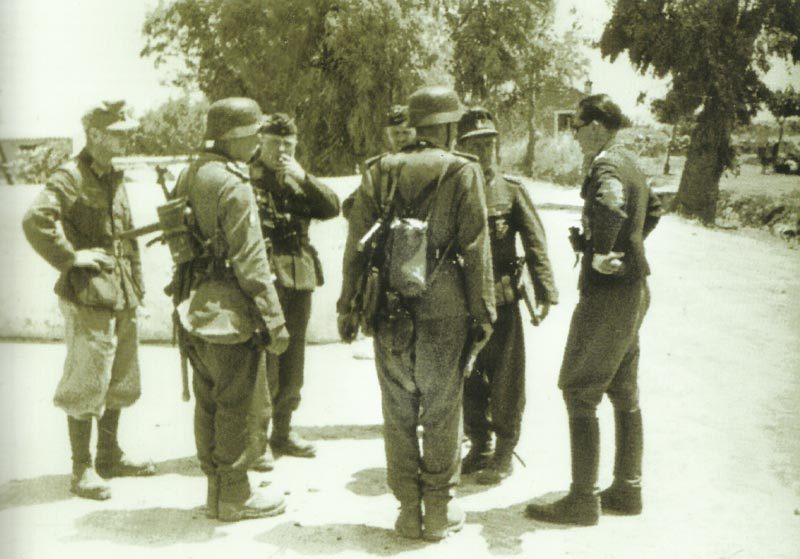 Deutscher Soldatenfriedhof Maleme auf Kreta 14 Genirgsjäger erreichen Galatas