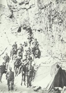 Italienische Alpini-Soldaten in ihrem Lager