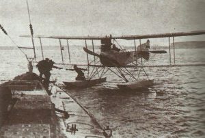 U35 mit Wasserflugzeug