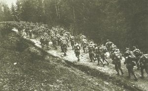 Rumänische Soldaten marschieren in Transsilvanien ein