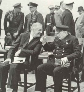 Roosevelt und Churchill an Bord der HMS Prince of Wales 