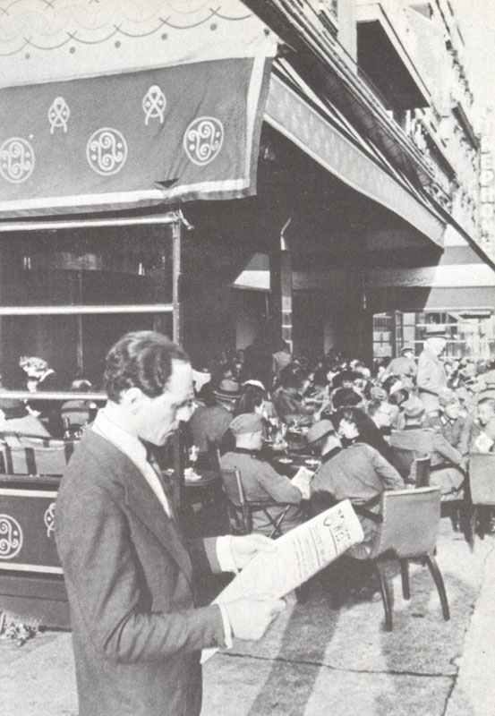 Cafe in den Camps-Elysees von Paris