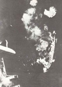 Stuka-Volltreffer auf Schlachtschiff Marat