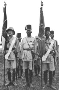 Fahnenträger der 'Kings African Rifles'