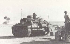 Deutsche Panzer im Raum Tobruk während des Unternehmen Crusader