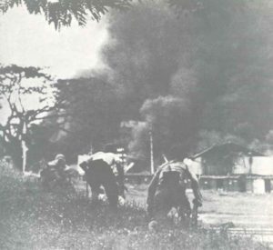 Japanische Truppen erstürmen Kuala Lumpur.