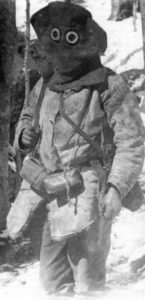  rumänischer Soldat mit M1915 Gasmaske