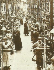 Frauenarbeit deutsche Waffenfabrik