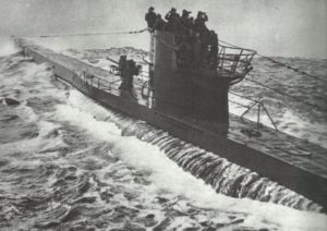  U-Boot in stürmischer See 