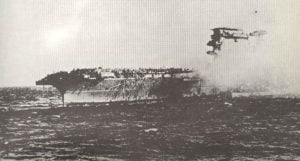 USS Lexington brennt 