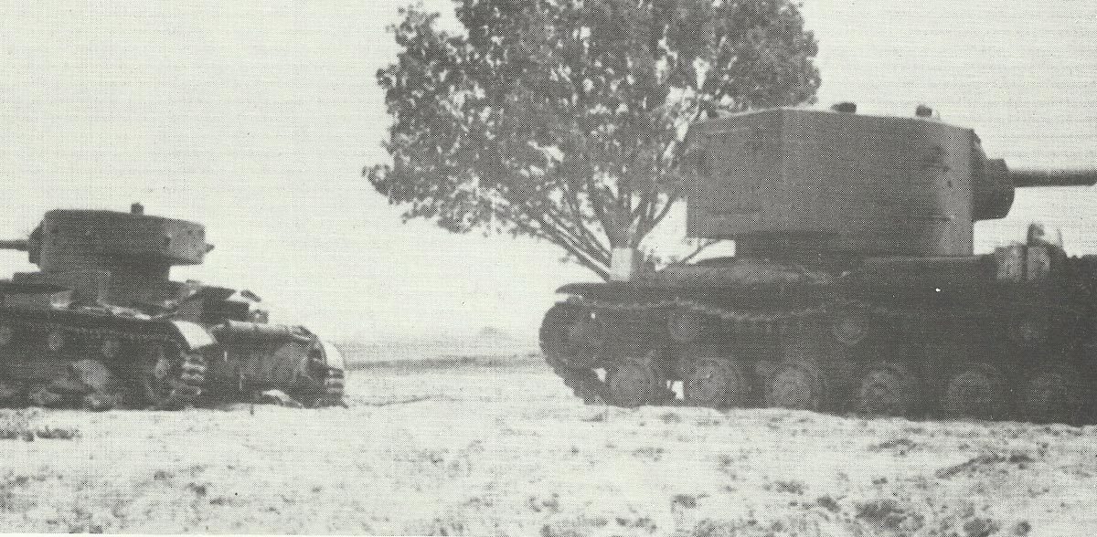 KV-2 und T-26