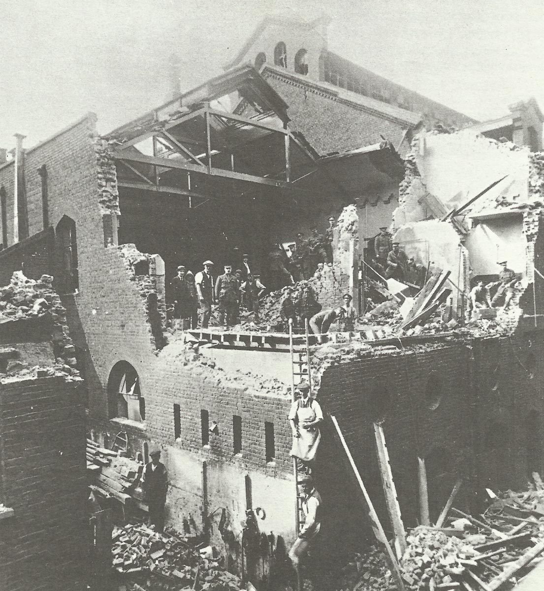Gotha-Bomber 17 nach einem deutschen Luftangriff auf London