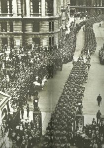 US-Soldaten marschieren durch London.