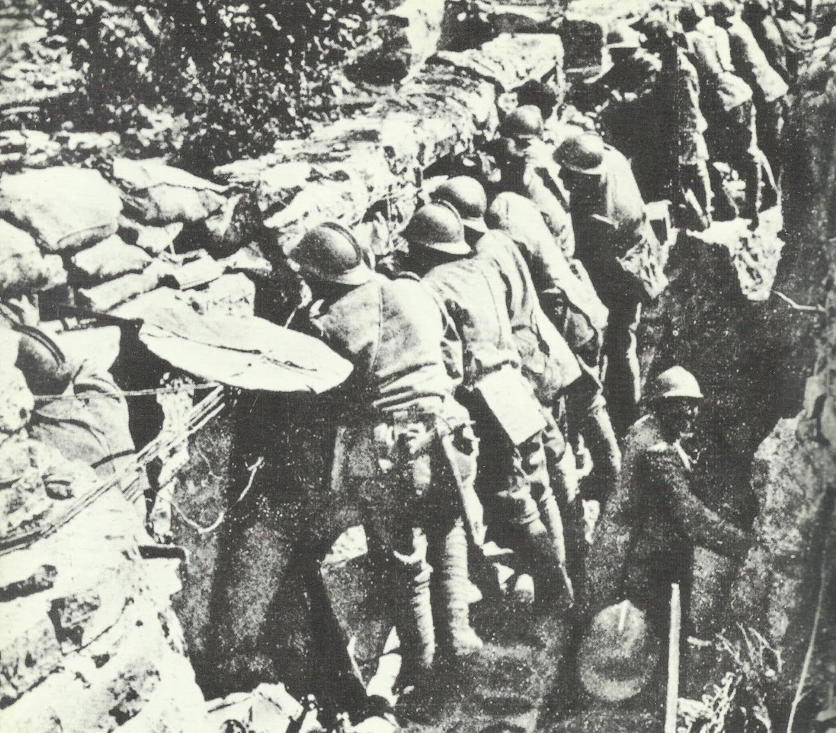 Italienische Soldaten im Schützengraben