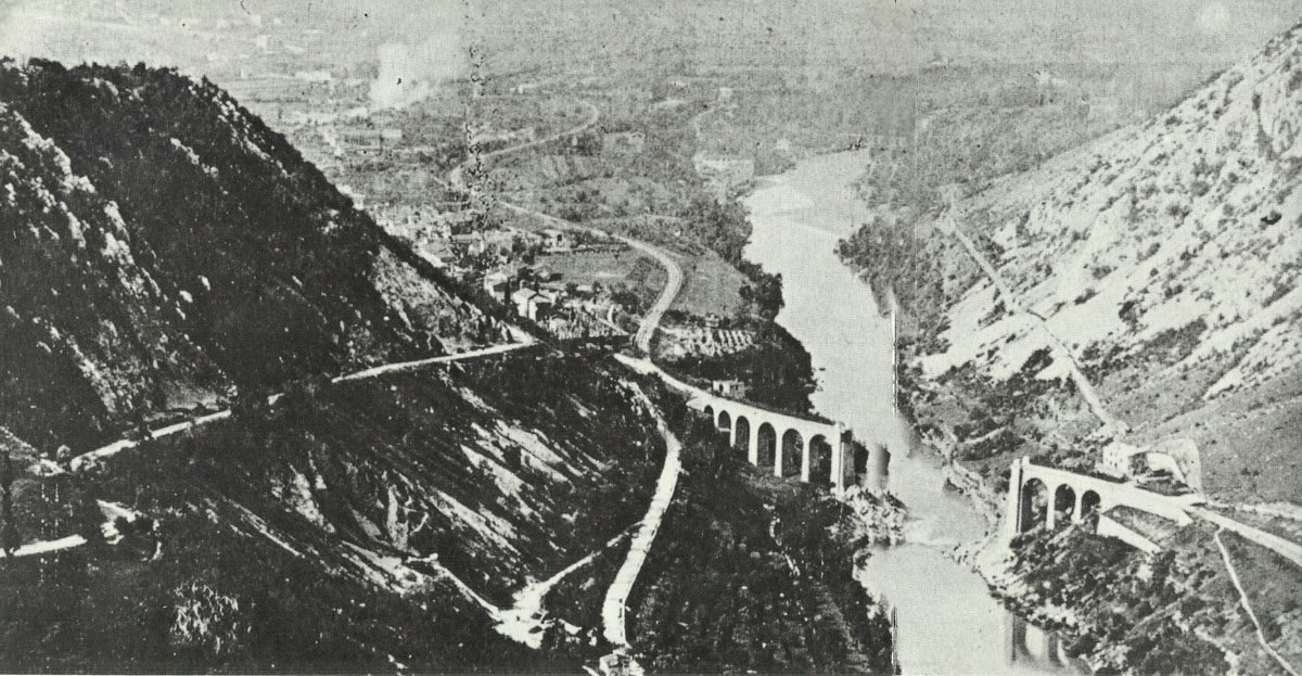 Gesprengte Brücken, wie hier der Eisenbahnviadukt von Salcano bei Gorizia