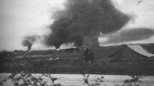 Flugplatz von Bone nach einem Angriff der deutschen Luftwaffe