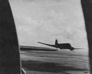 C-47 Dakotas beladen mit englischen Fallschirmjägern