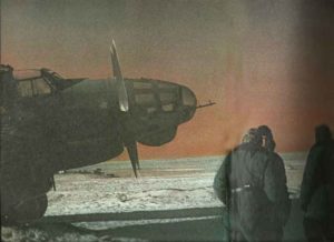 Vorkriegsversionen der He 111 bei der Luftbrücke für Stalingrad