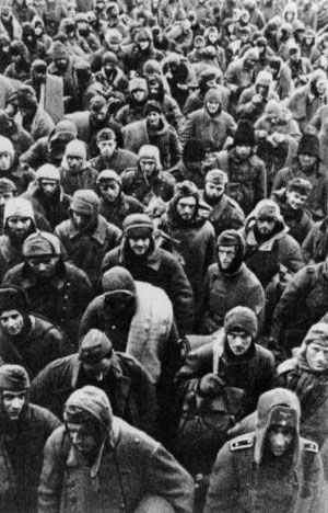 Deutsche Kriegsgefangene der 6. Armee nach dem Ende der Schlacht von Stalingrad