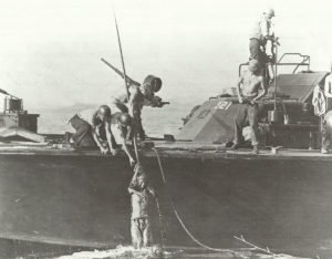 Karabiner M1 auf einem US-Schnellboot