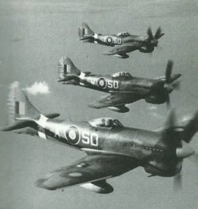 Trio von Hawker Tempest der 501. Squadron