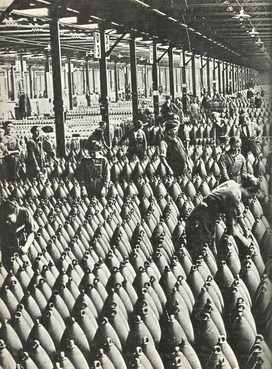 Frauen als Arbeiter in einer britischen Munitionsfabrik
